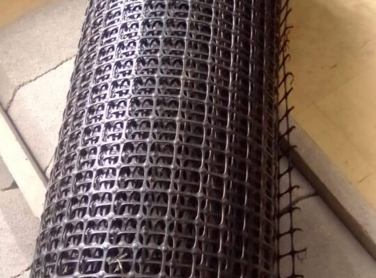 Geogrid fence